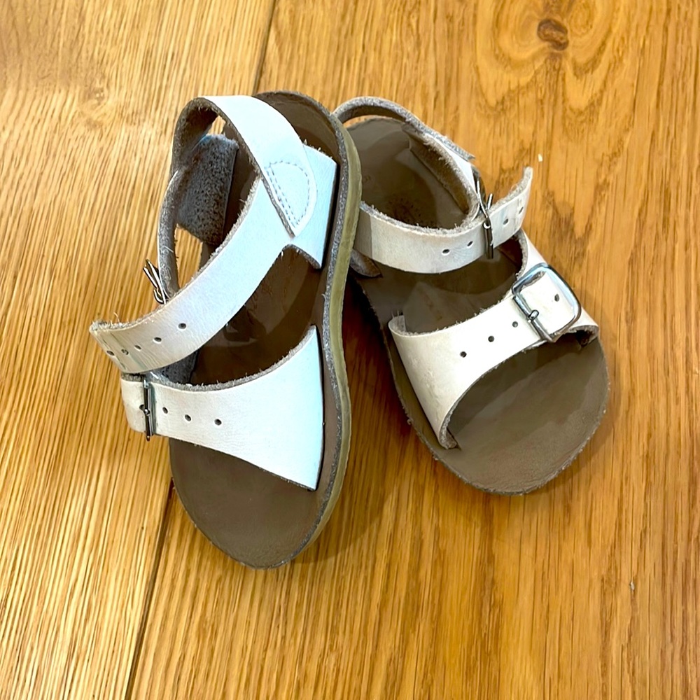 Sun San Classic White Surfer Leather Beach Adjustable Saltwater Sandals.